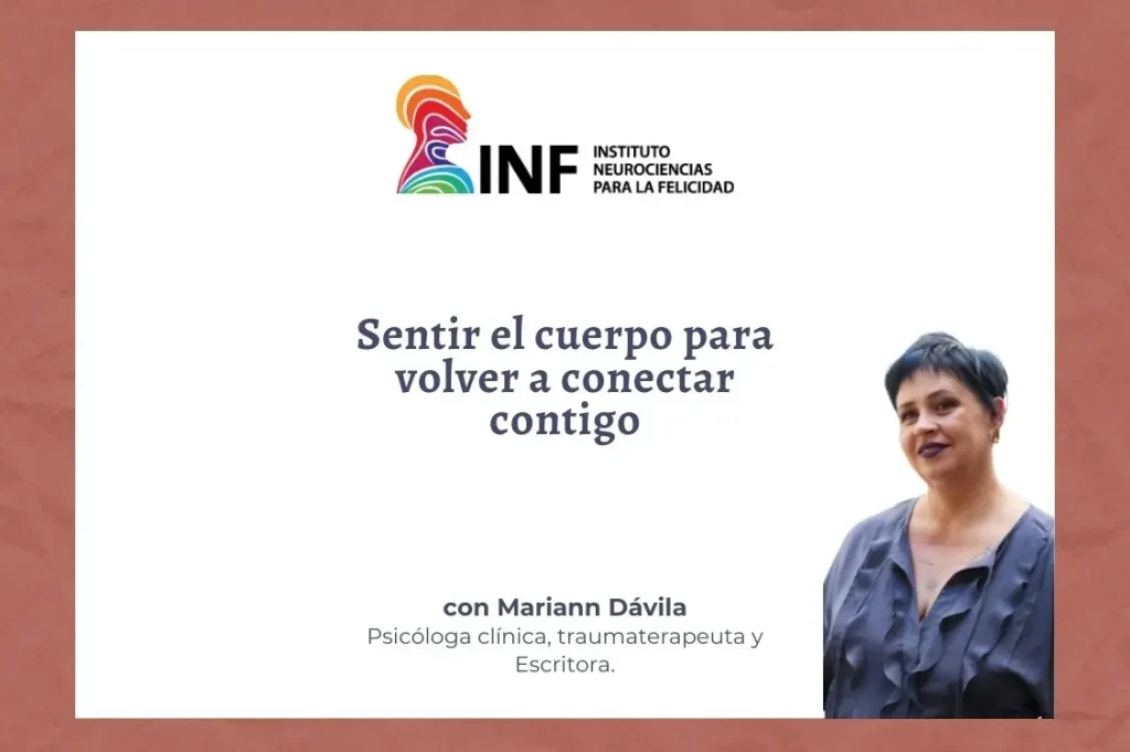 Mujer en calma conectando con su cuerpo a través de la respiración consciente